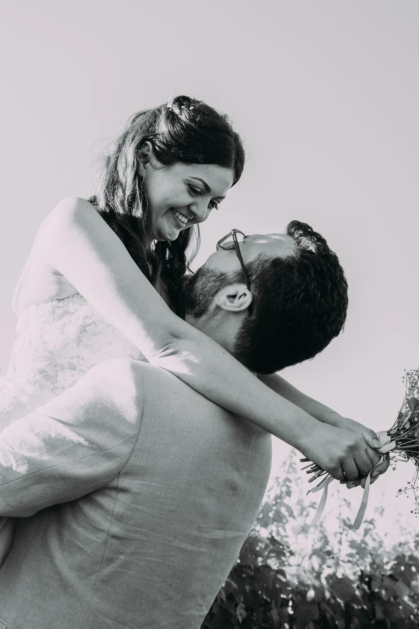 Comment choisir son photographe de mariage : le guide complet (12 critères)